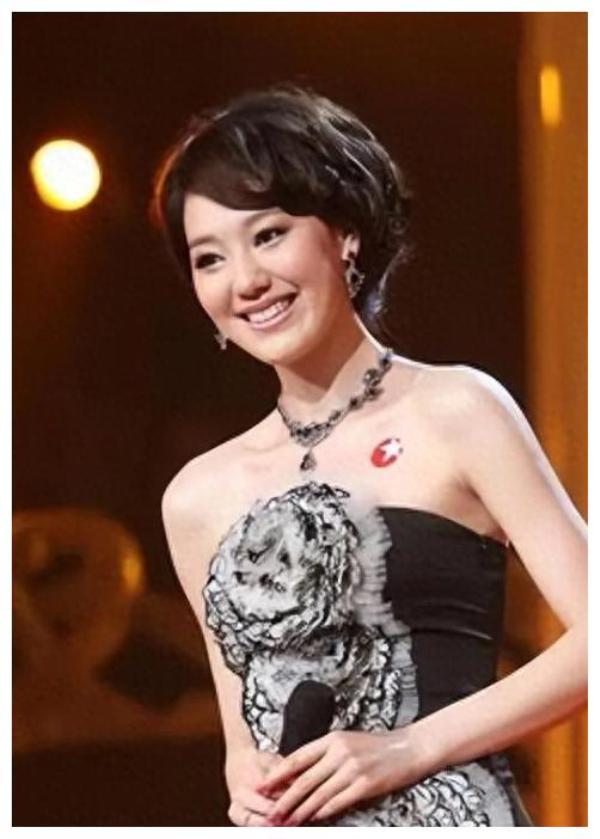 王冠是一位优秀的主持人,曾在央视主持《向幸福出发》