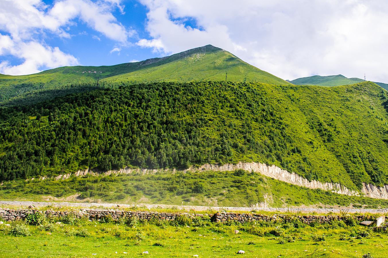 四川阿坝茂县土地岭国家森林公园 如果你想体验一场远离喧嚣,亲近自然