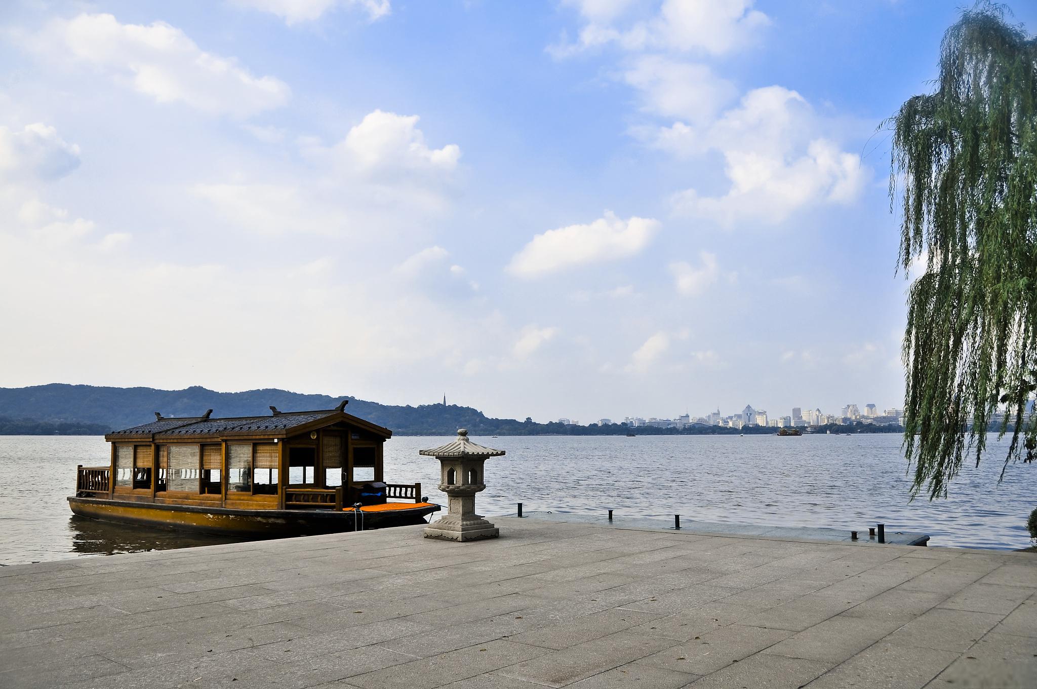 江汉路步行街,黄鹤楼,东湖,这些地方都是武汉的标志性景点