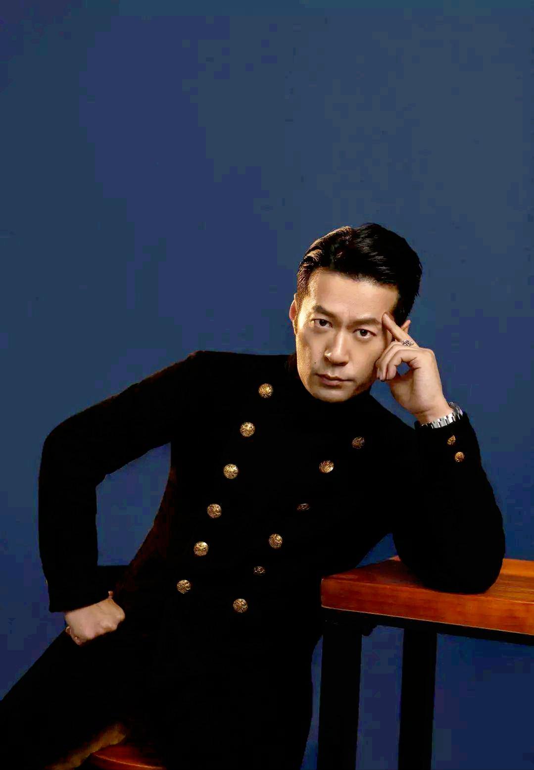 谭凯:坚守初心的演员 谭凯,一个经常饰演强大男性形象的演员,直到30岁