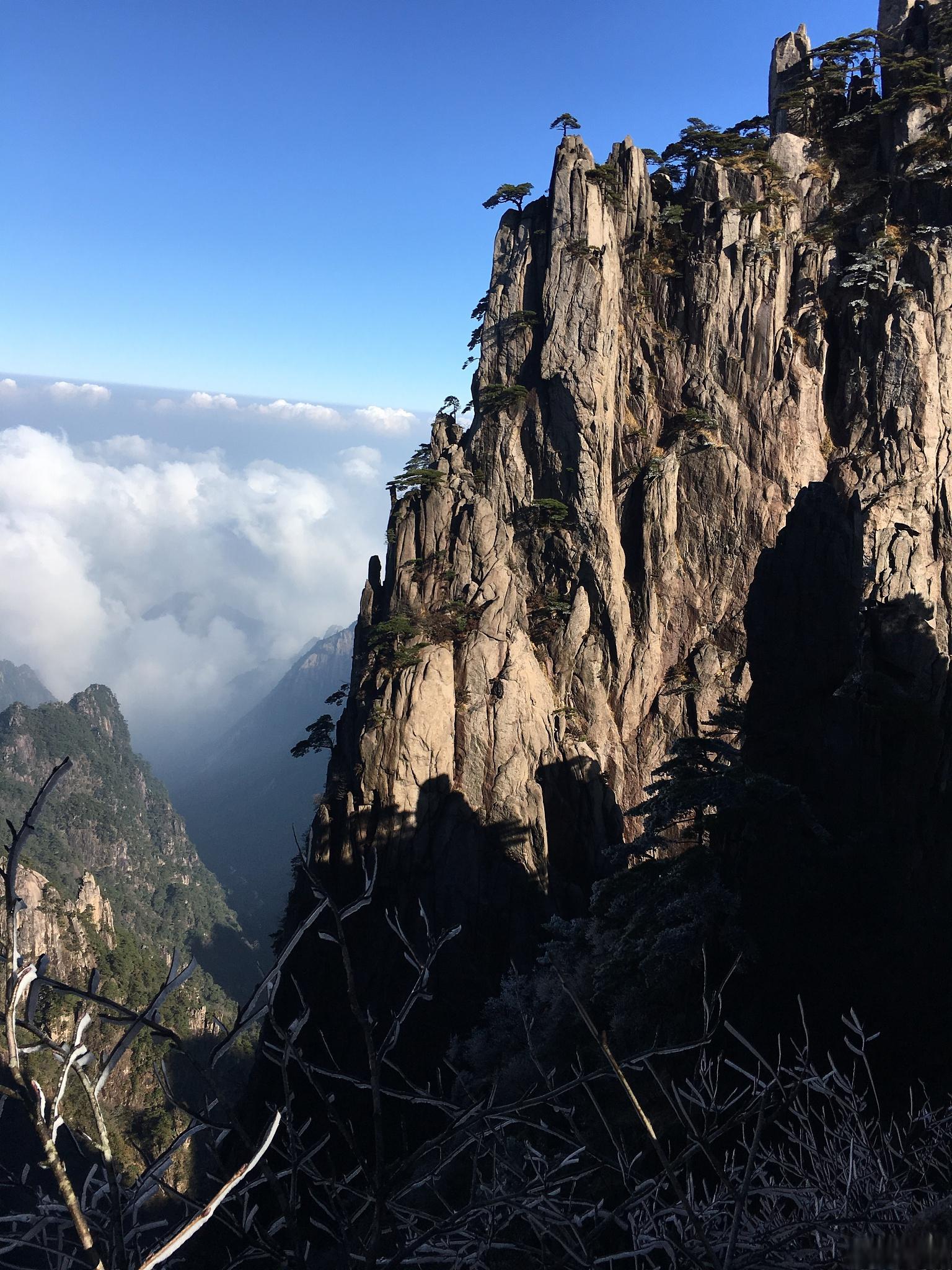 华山之旅,你不能错过的五岳之一 华山,位于中国陕西省华阴市境内,是