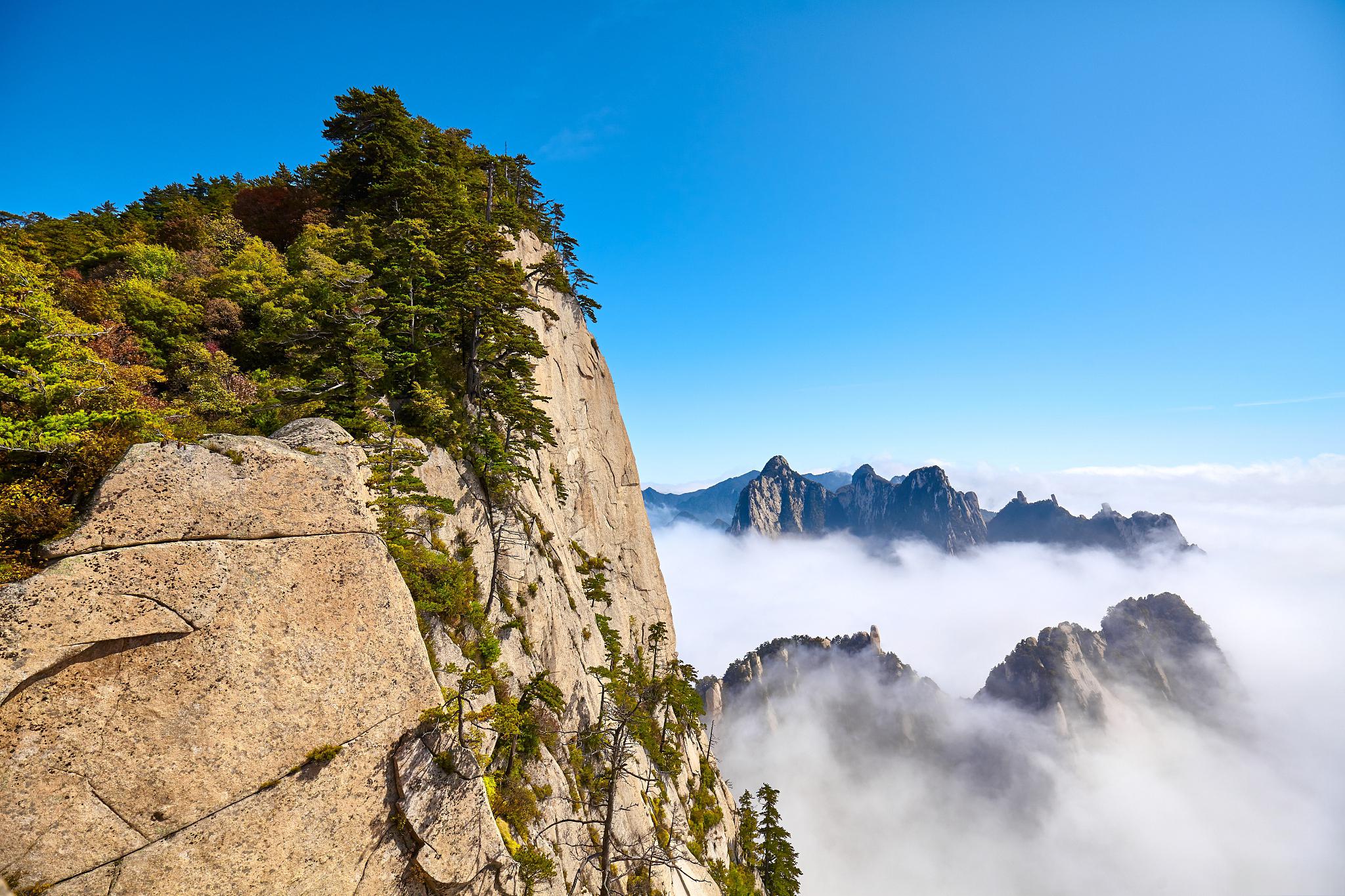 华山之旅,你不能错过的五岳之一 华山,位于中国陕西省华阴市境内,是