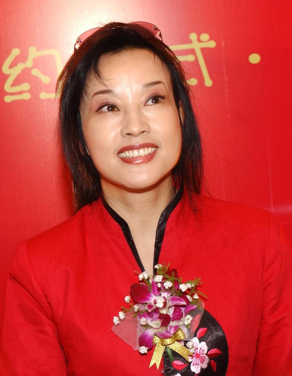 刘晓庆:自信与勇气 刘晓庆在电视剧《我有一个梦》中饰演的角色在暴雨