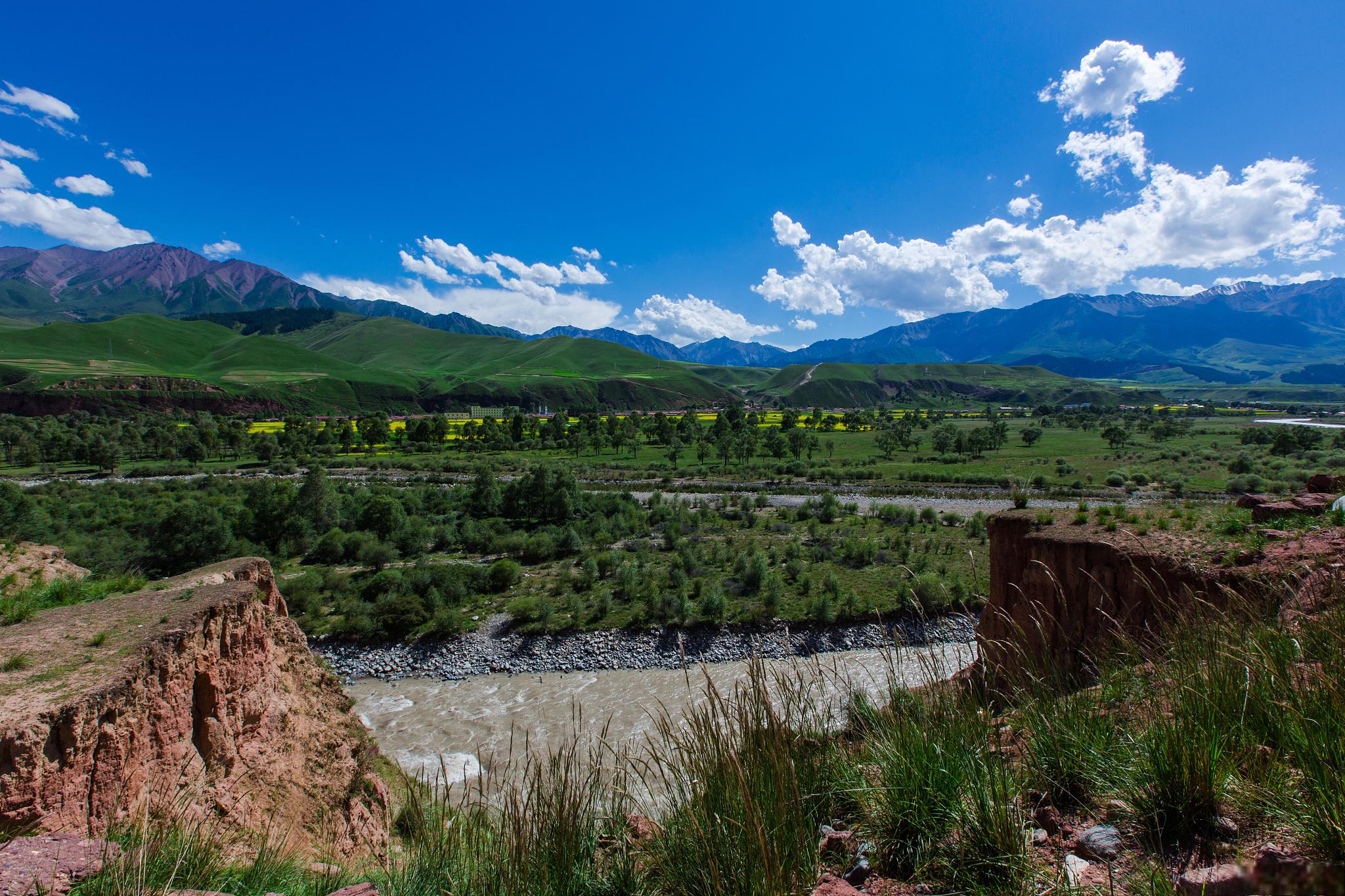 兴海县本地旅游活动推荐 海南州兴海县是一个充满魅力的旅游胜地,以其