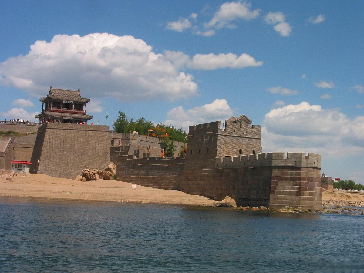 山海关旅游景点介绍 山海关,位于中国河北省秦皇岛市,是著名的旅游