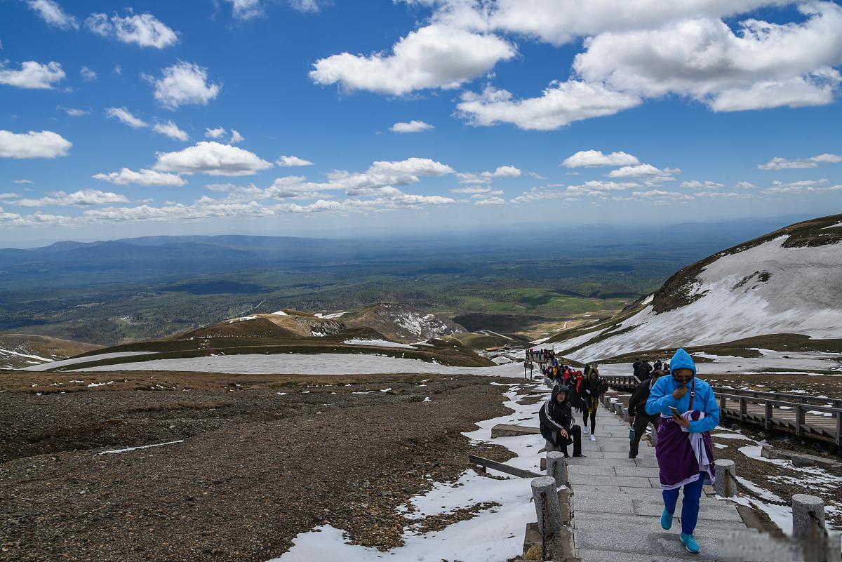 长白山哪个坡最值得去 长白山是吉林省最著名的旅游景点之一,这座山脉
