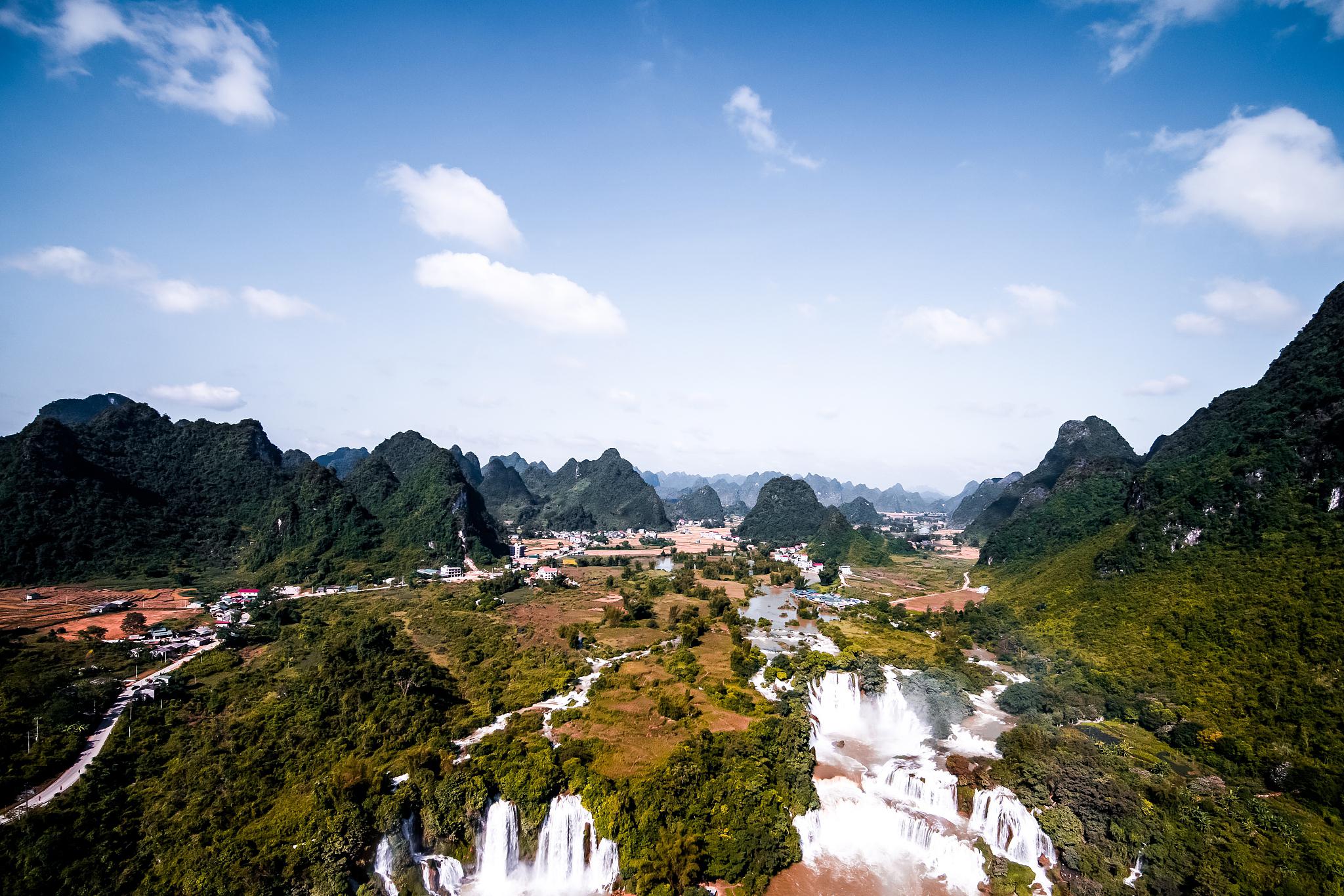 桂林雁山瀑布,大自然的鬼斧神工 在广西桂林的雁山镇,有一处令人叹为