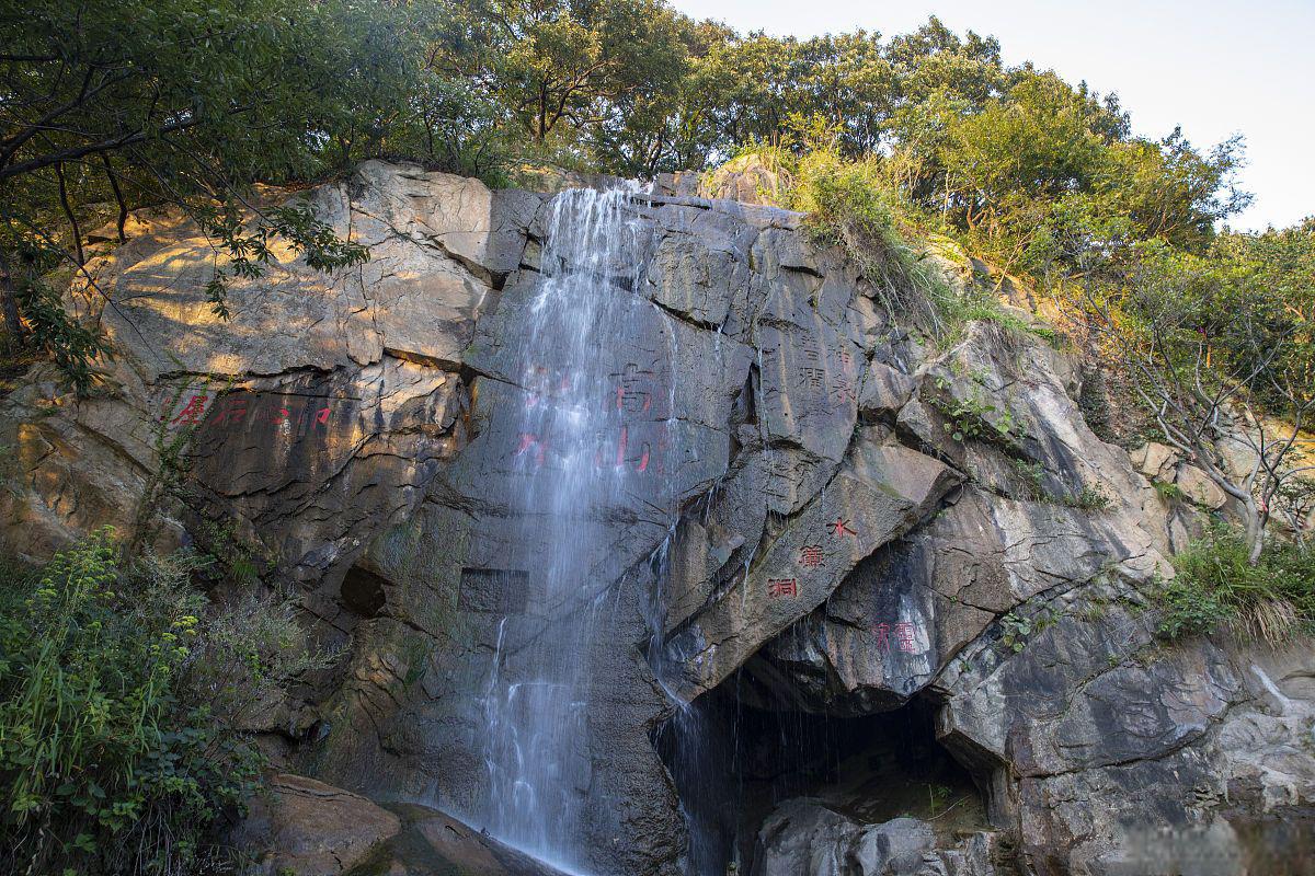 连云港花果山风景名胜区 连云港花果山风景名胜区位于海州区郁林路5号