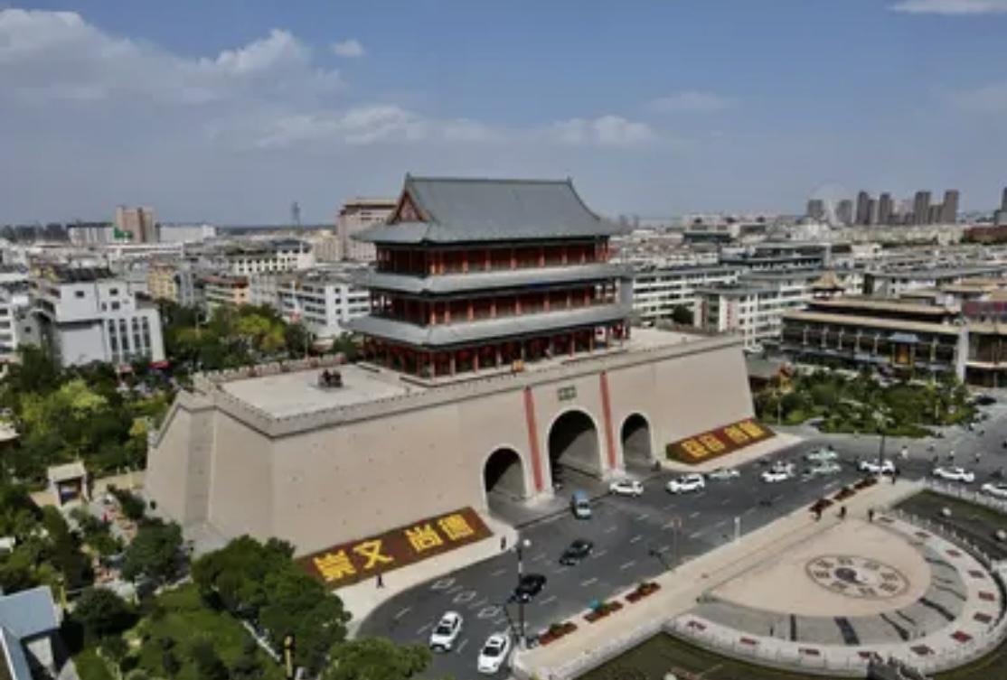 武威南城门的白天和晚上 武威南城门的白天和晚上,有着不同的感受.