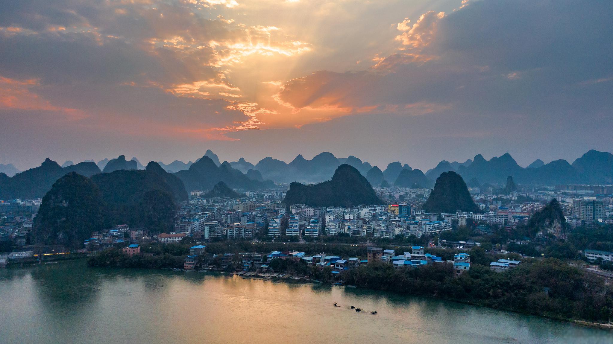 防城港自驾三日游攻略 防城港是一个位于广西南部的海滨城市,有着得天