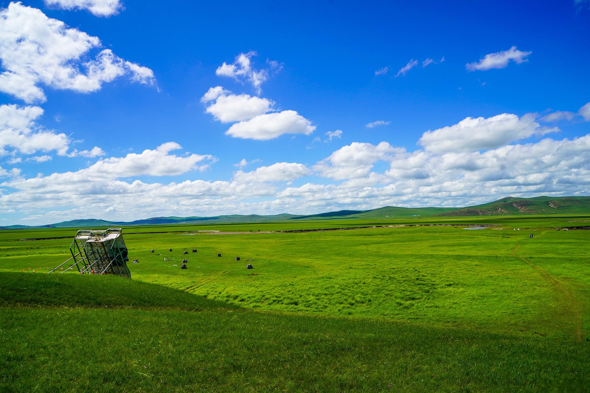 乌拉盖草原:一片宁静与美丽的自然风光 乌拉盖草原,位于中国内蒙古