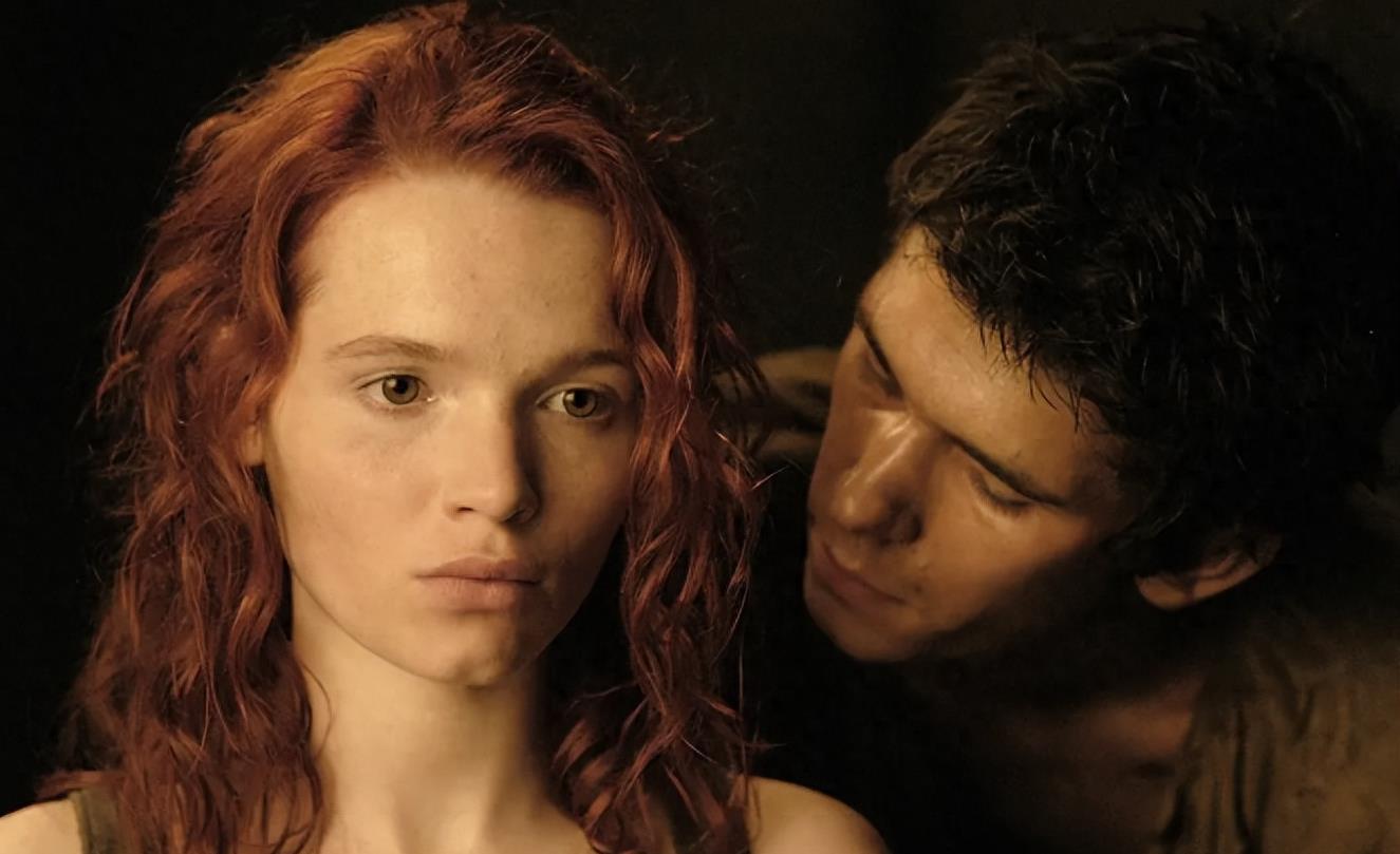 《香水》:欲望与执着的探讨 电影《香水》深入探讨了身份,执着和人性