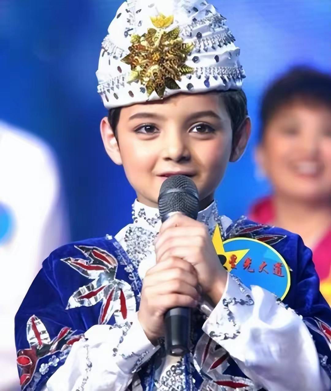 童星阿尔法:成长历程 童星阿尔法,5岁出道7岁爆红全国,18岁因"秃顶"遭