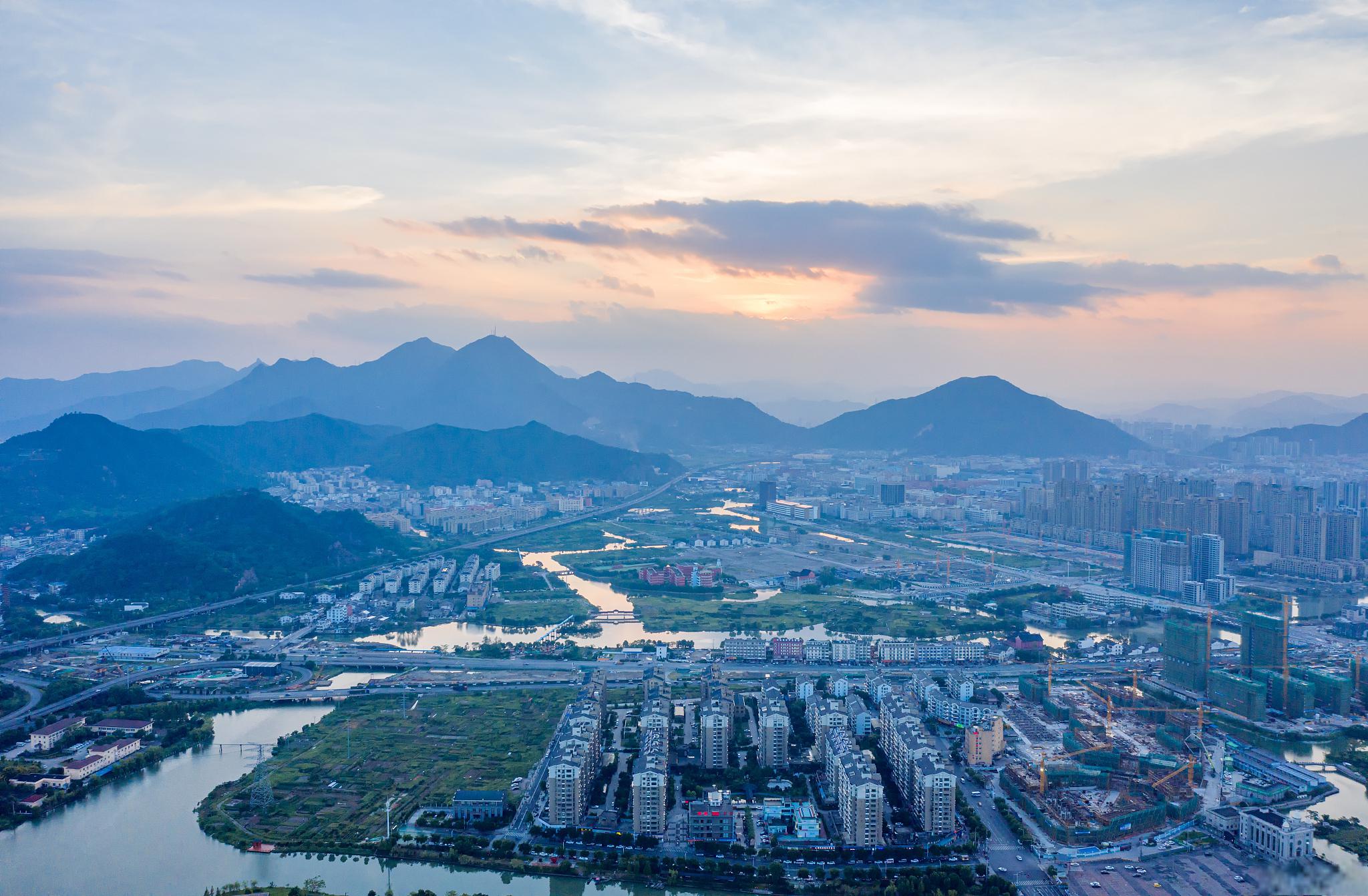 台州市旅游攻略 台州市位于浙江省沿海地区,拥有丰富的自然和人文景观