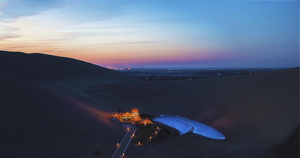 敦煌之美 敦煌,这座位于甘肃河西走廊的古城,是中国历史文化的明珠.