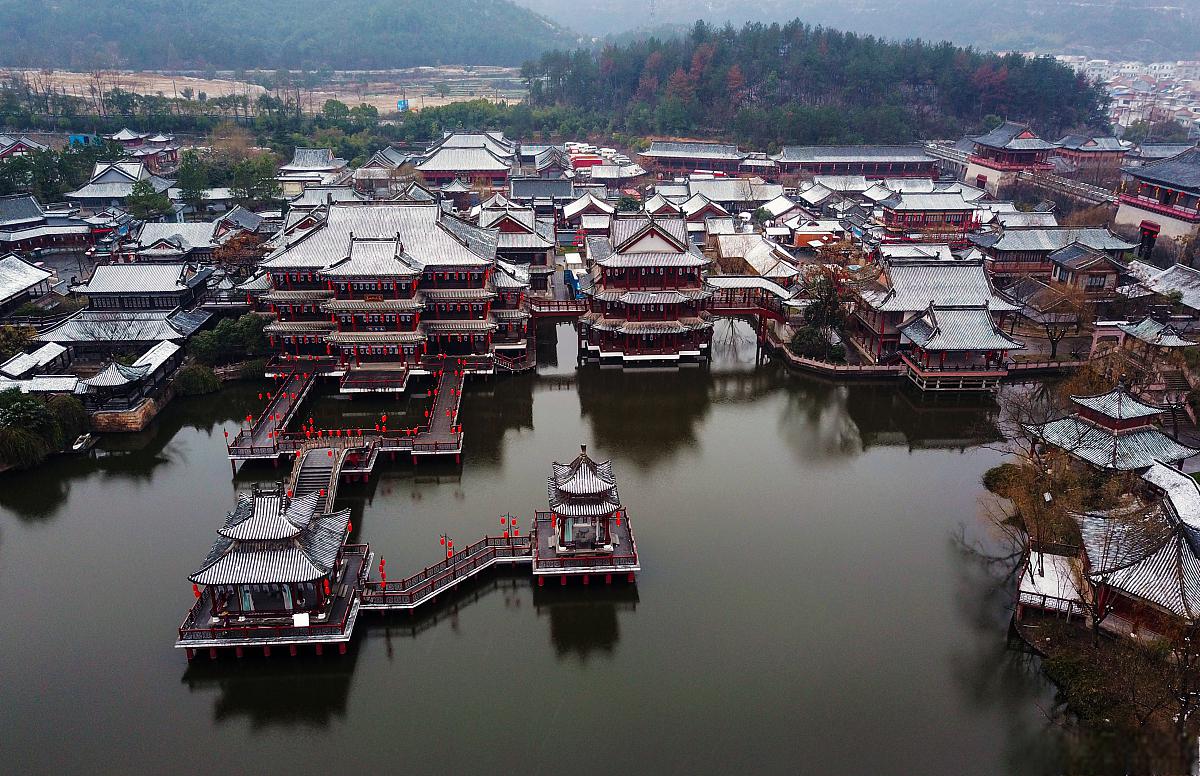 横店一天游玩攻略 横店影视城是中国著名的影视拍摄基地,也是一个充满