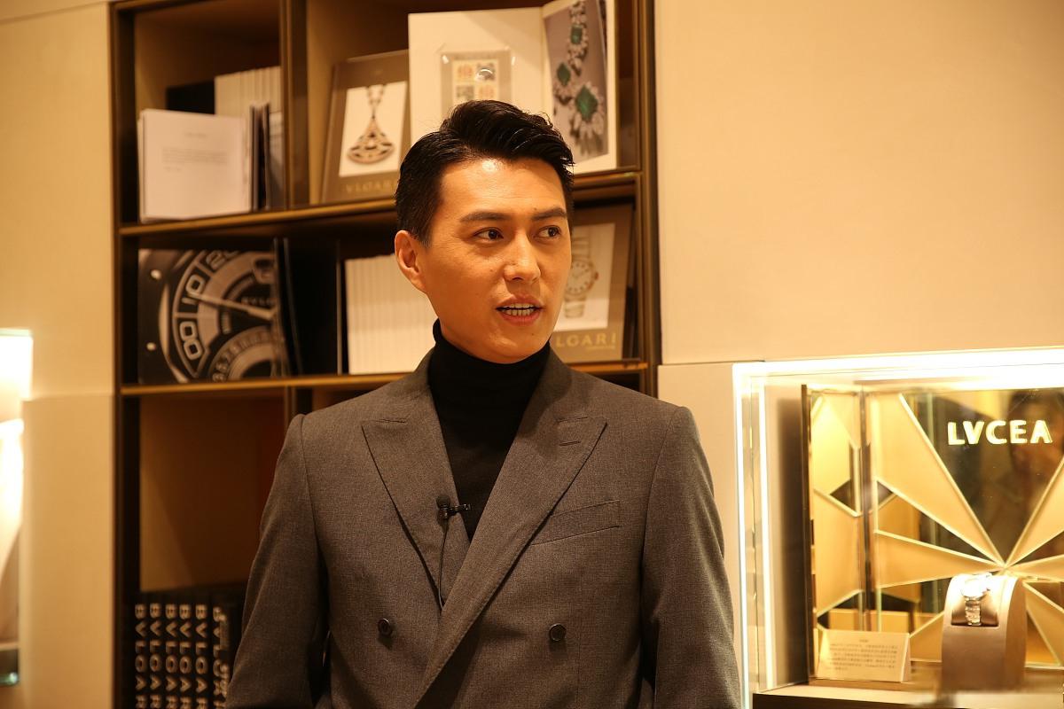 《伪装者》:明楼和汪曼春的情感纠葛 靳东,胡歌和王凯主演的《伪装者