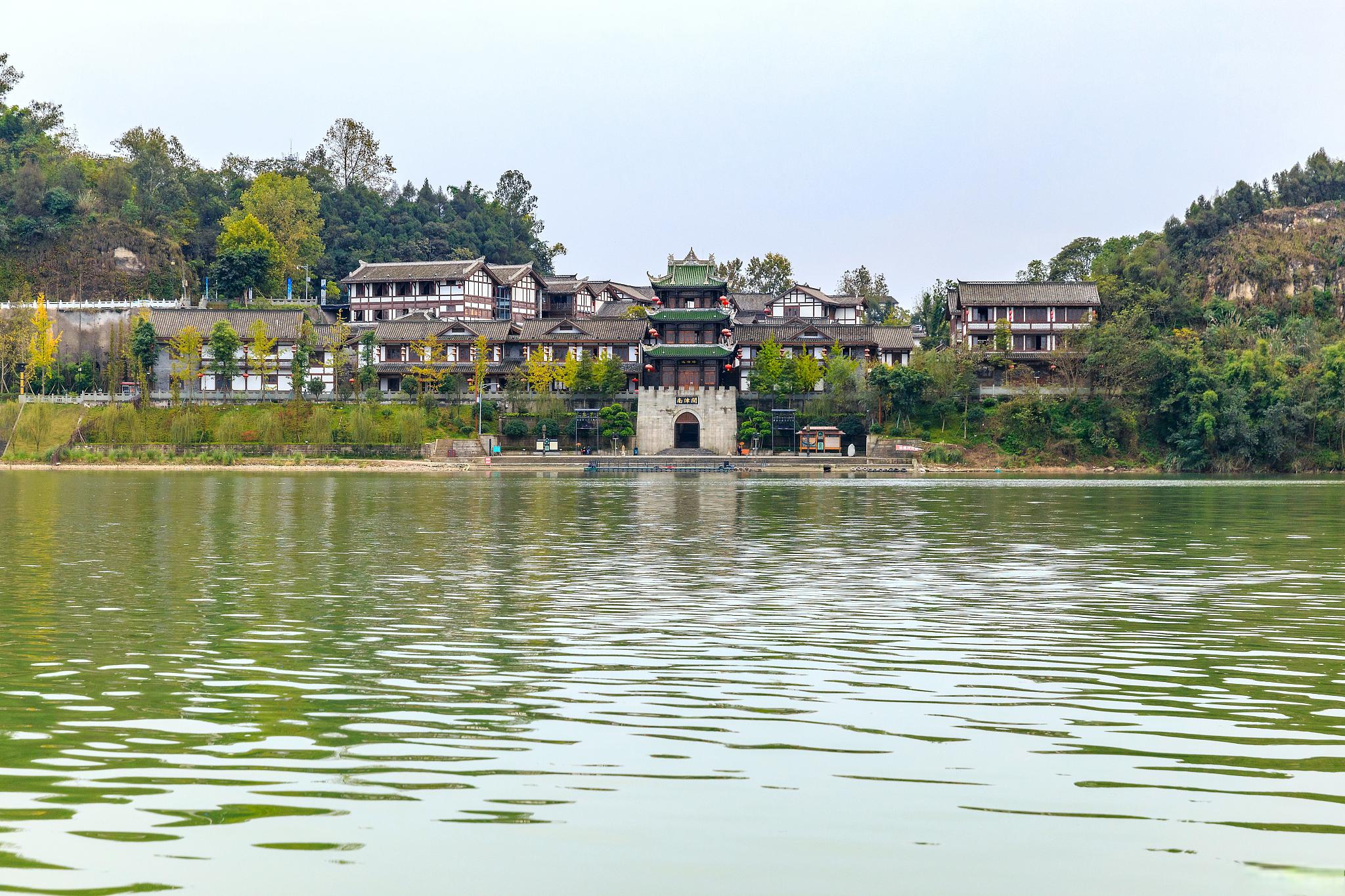 嘉陵第一桑梓风景区 嘉陵第一桑梓风景区位于中国四川省乐山市嘉陵区