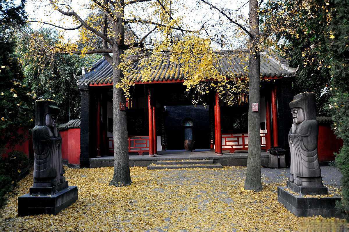 成都武侯祠,一座神秘的古老建筑 在成都平原的腹地,坐落着一座古老而