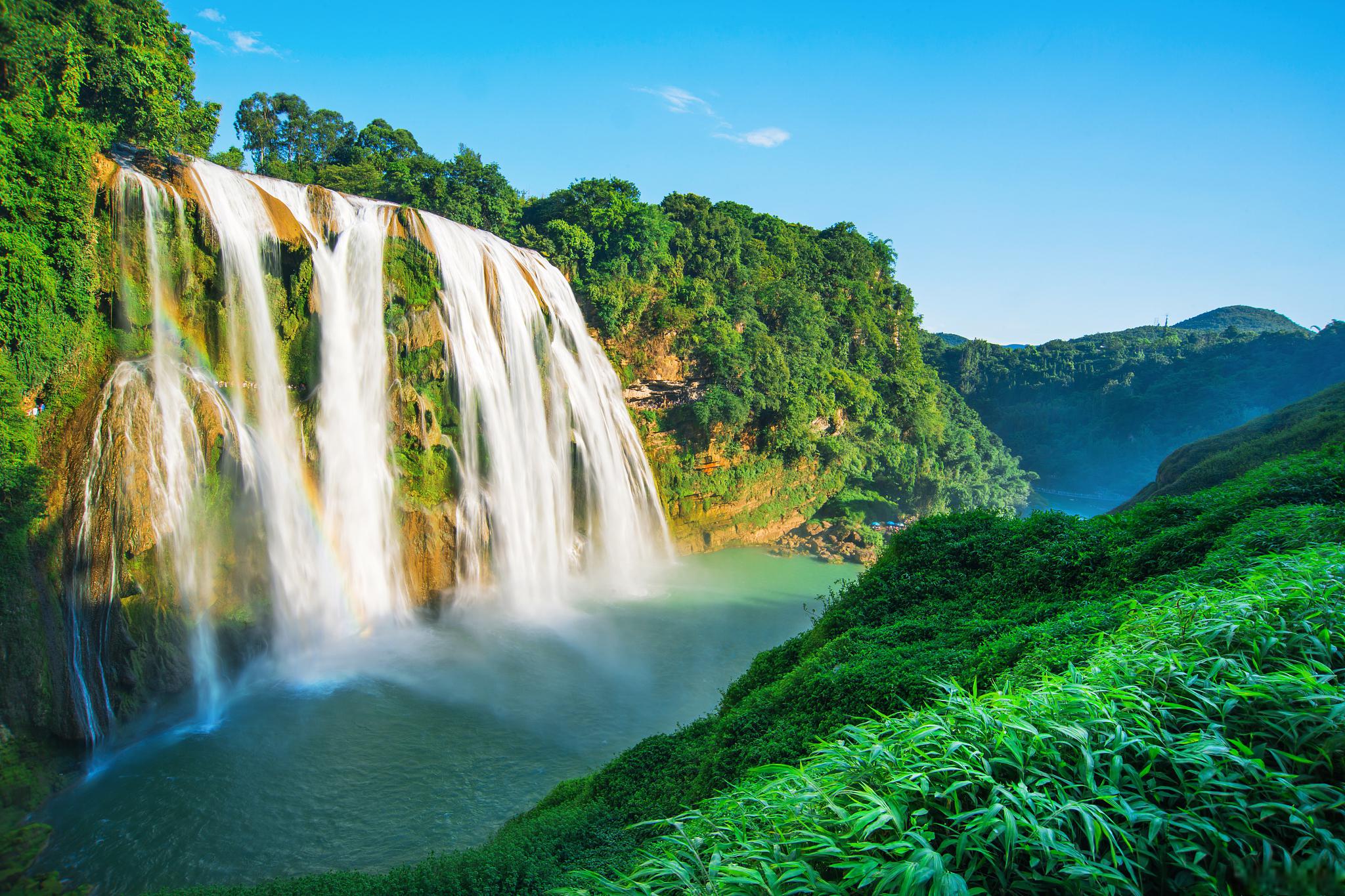 黄果树瀑布——中国最大瀑布 黄果树瀑布位于中国贵州省安顺市,属于大