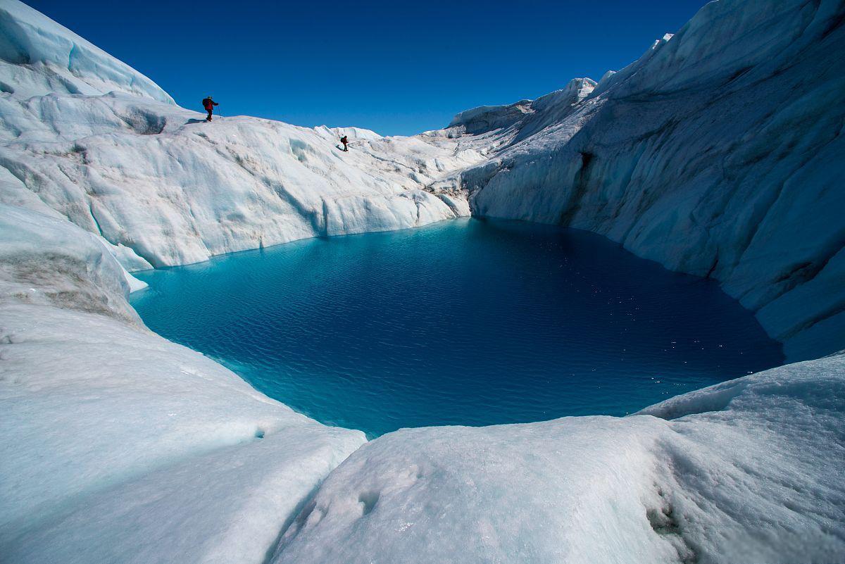 的一颗明珠,以其雄伟壮观的冰川景观和丰富多样的野生动物而闻名于世