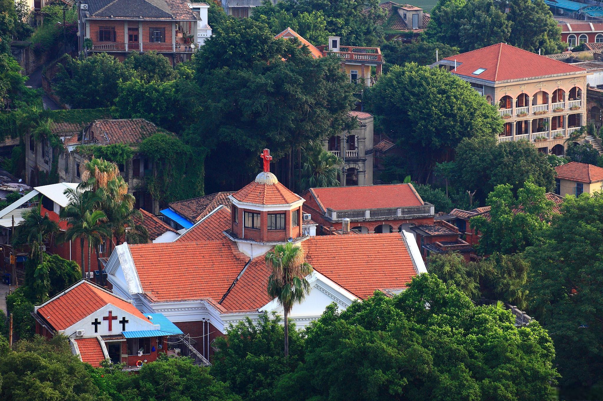 厦门鼓浪屿:美丽的遗产,严重商业化 厦门是一座美丽的海滨城市,而