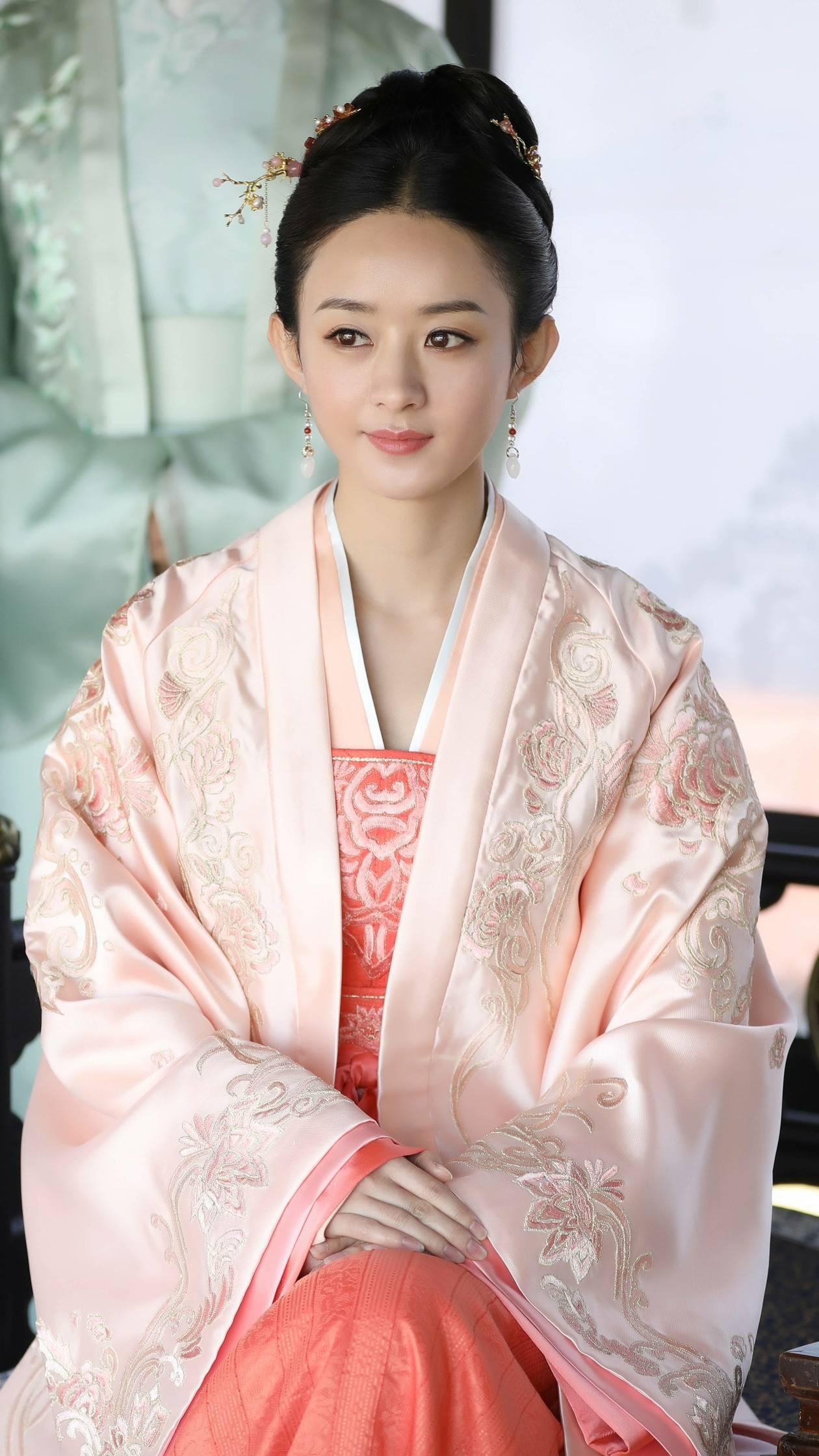 赵丽颖:演技征服万千观众 赵丽颖主演的影视作品以其出色的演技和精湛
