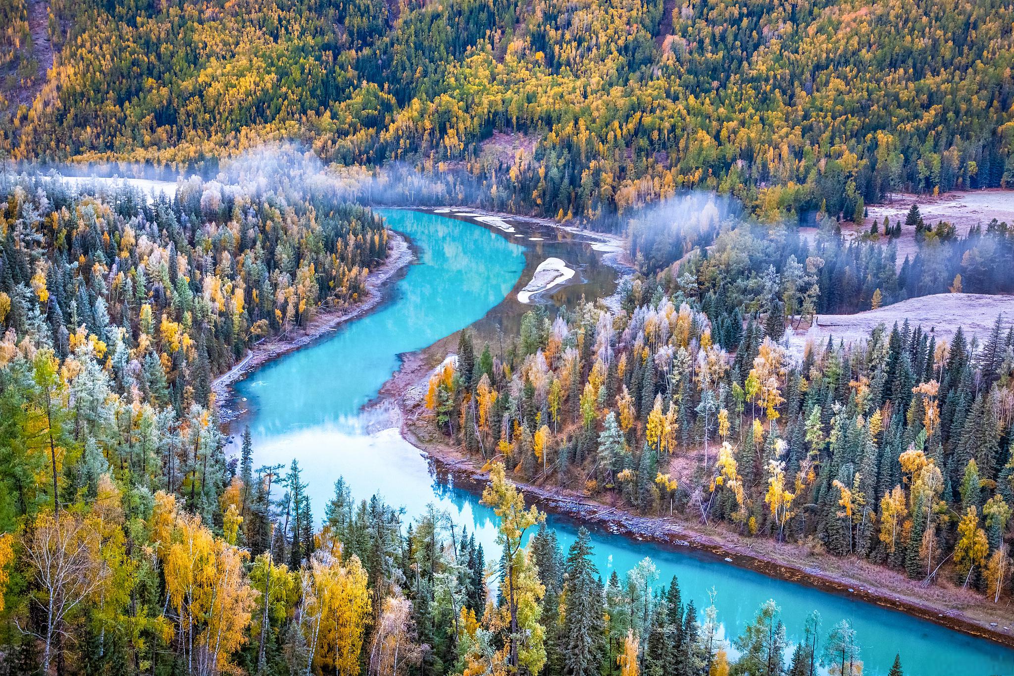 喀纳斯是新疆阿勒泰地区的一个美丽景区,以其独特的自然风光和丰富的