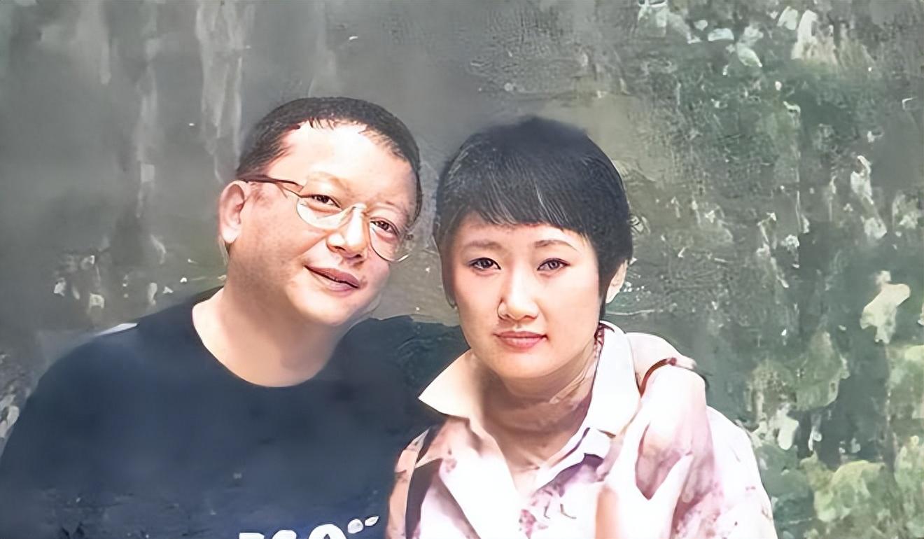 王刚自责地说是我对不起圆子 成方圆和王刚的婚姻生活