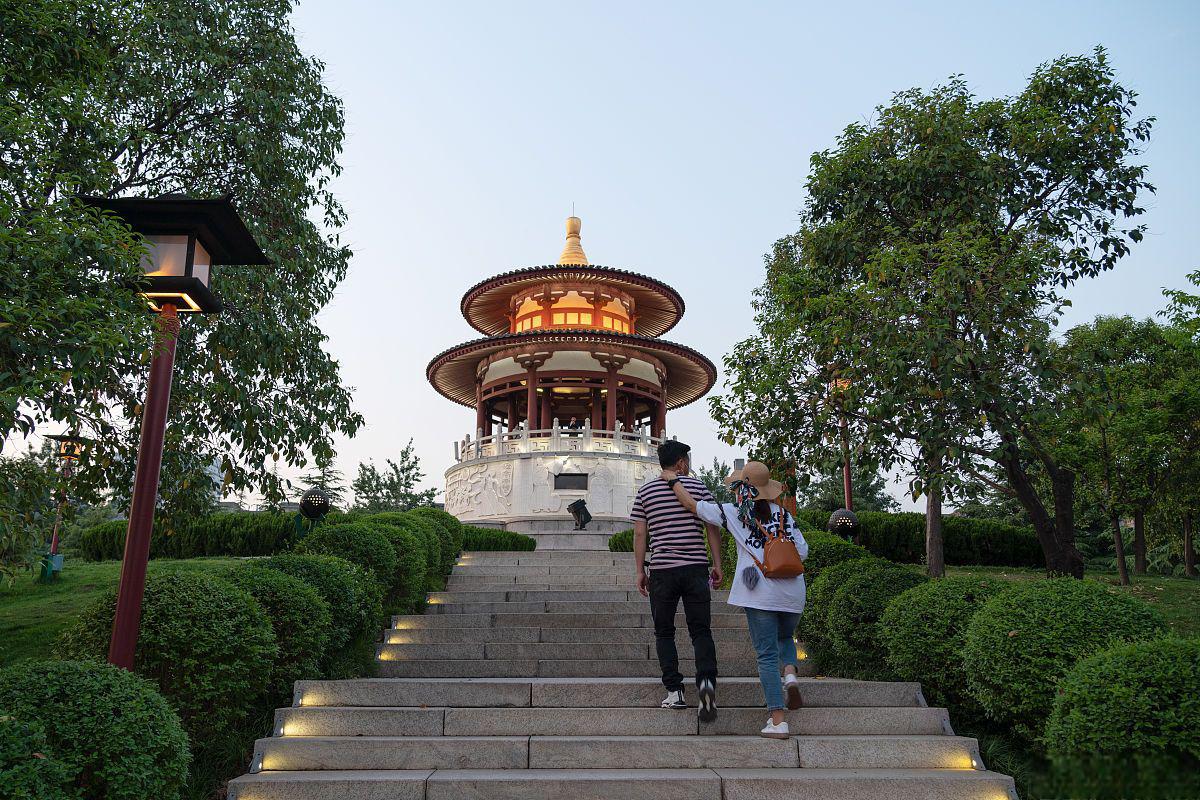 山东临沂莒南县卧佛寺公园 山东临沂莒南县,有一个美丽的卧佛寺公园