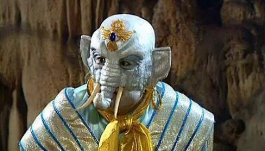 在《西游记续集》中,王卫国一人饰演玉皇大帝和白象精两个角色,以其