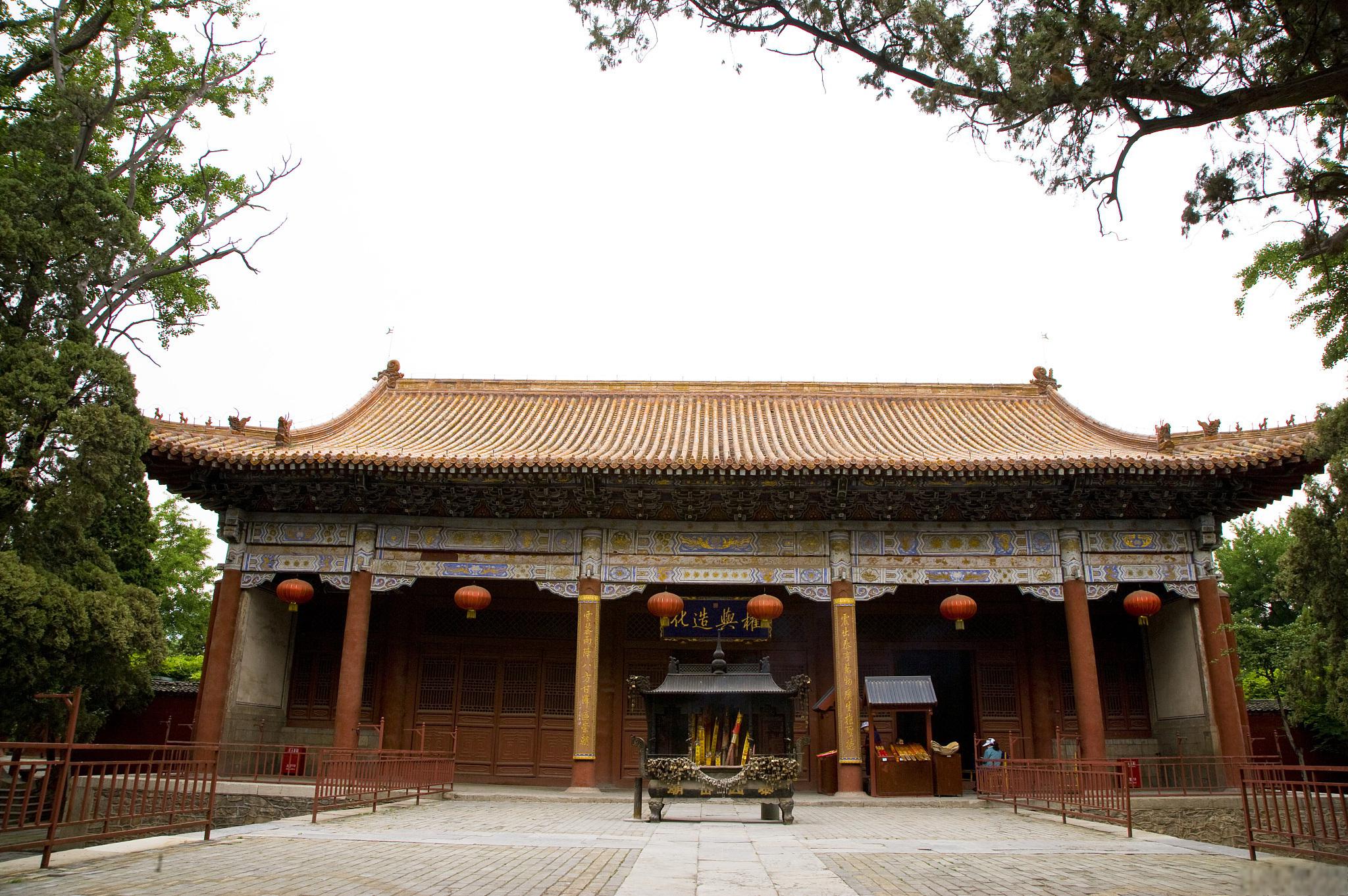 岱庙:泰山的遥相呼应 岱庙,又被称为泰山神庙,位于山东省泰安市泰山