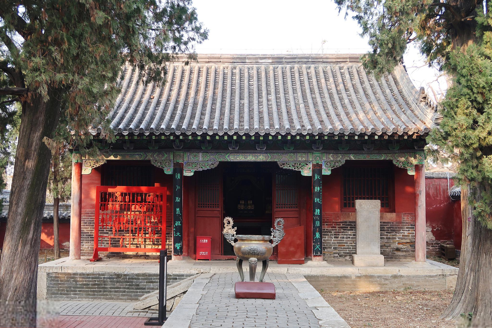 岱庙:泰山的遥相呼应 岱庙,又被称为泰山神庙,位于山东省泰安市泰山