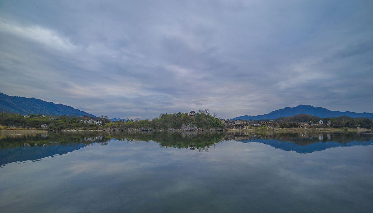 水灵清溪,湖秀千年的清溪湖 水灵清溪,湖秀千年在遥远的东方,隐藏着一