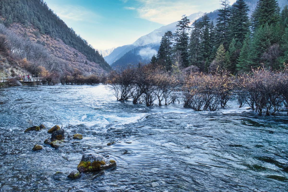 五月份去九寨沟旅游攻略 九寨沟位于四川省阿坝藏族羌族自治州,是中国