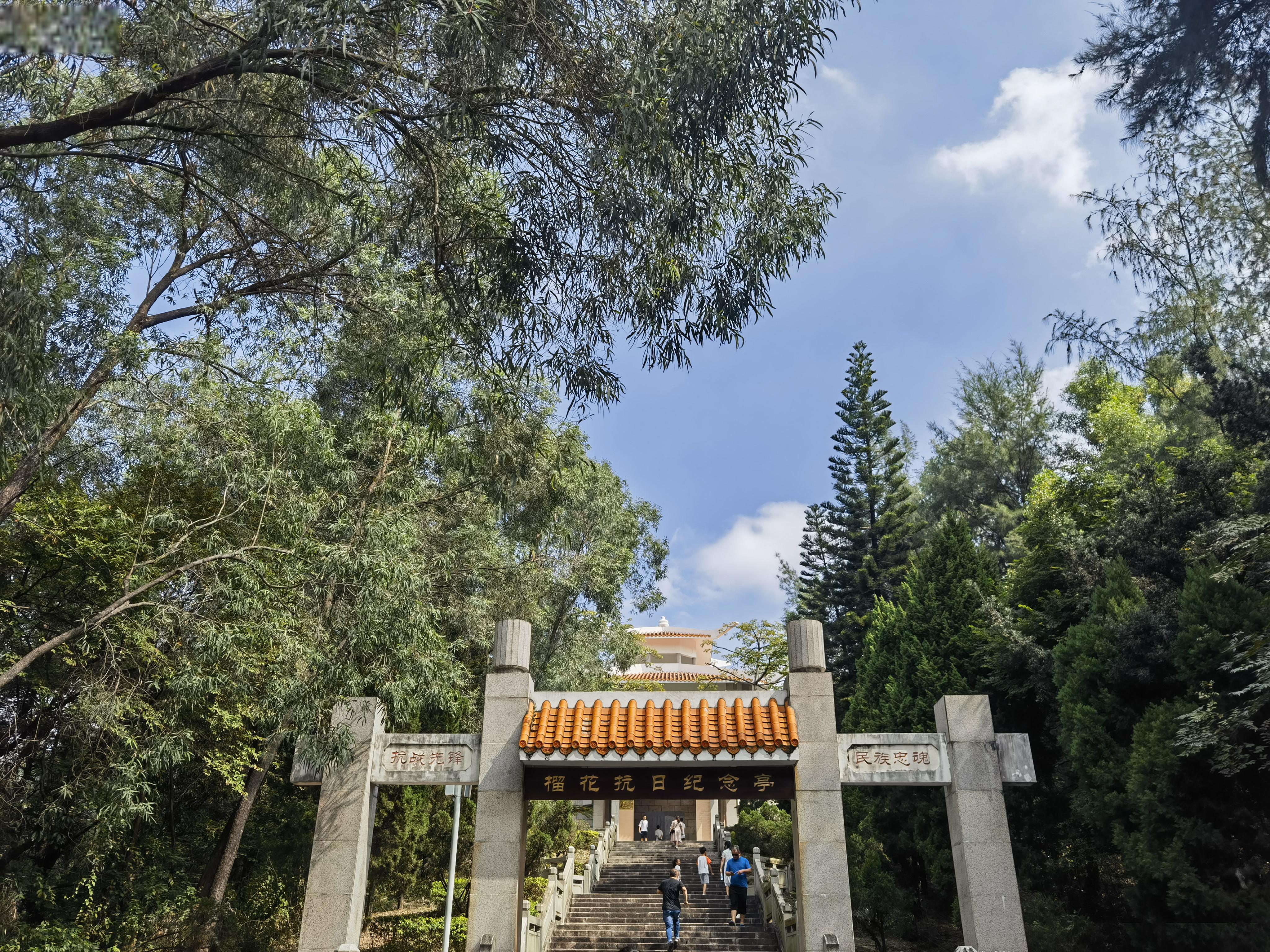 抗日纪念亭和榴花塔 抗日纪念亭和榴花塔建筑颇具特色,是石碣榴花公园