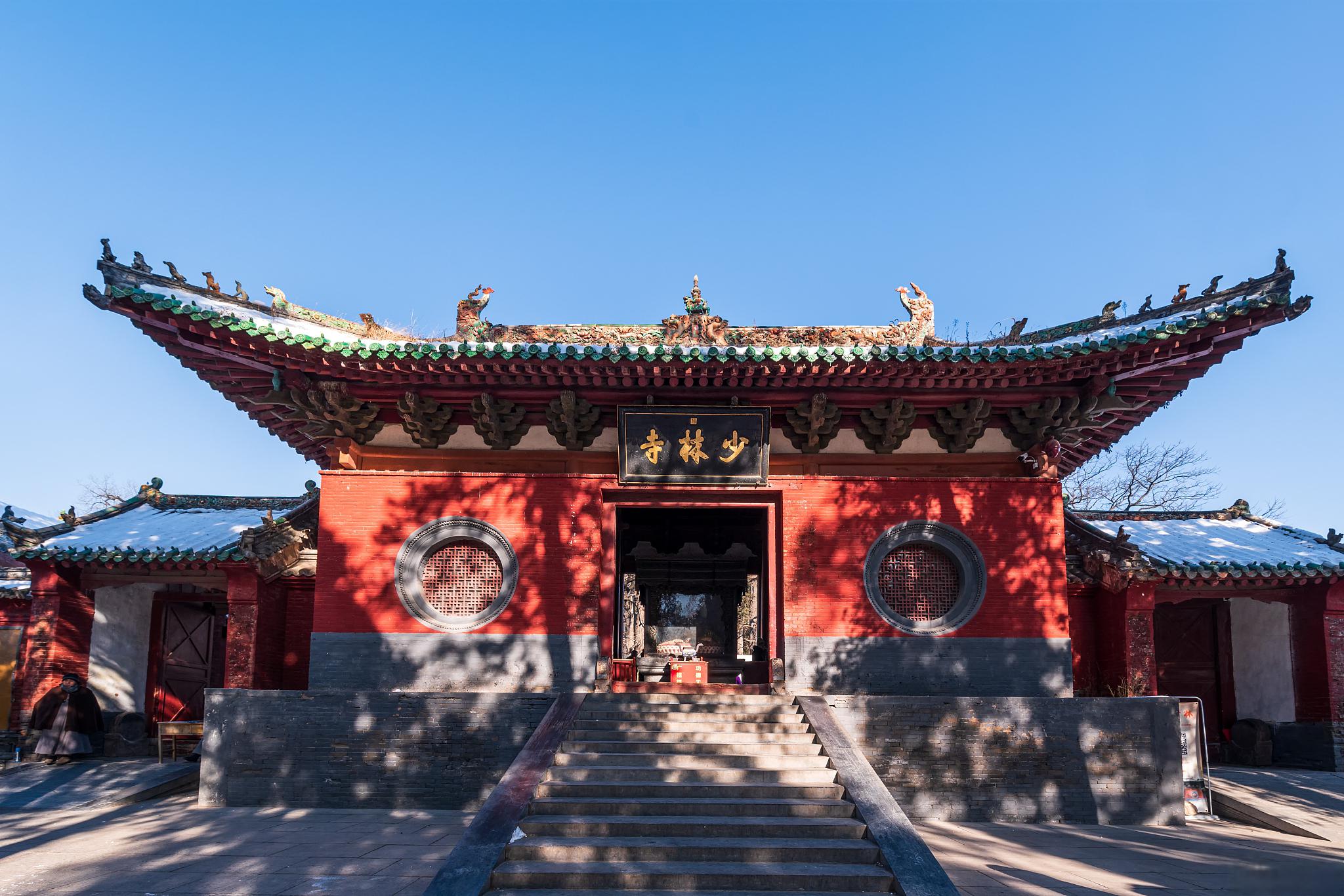 嵩山少林寺旅游攻略 嵩山少林寺位于中国河南省郑州市登封市,是世界