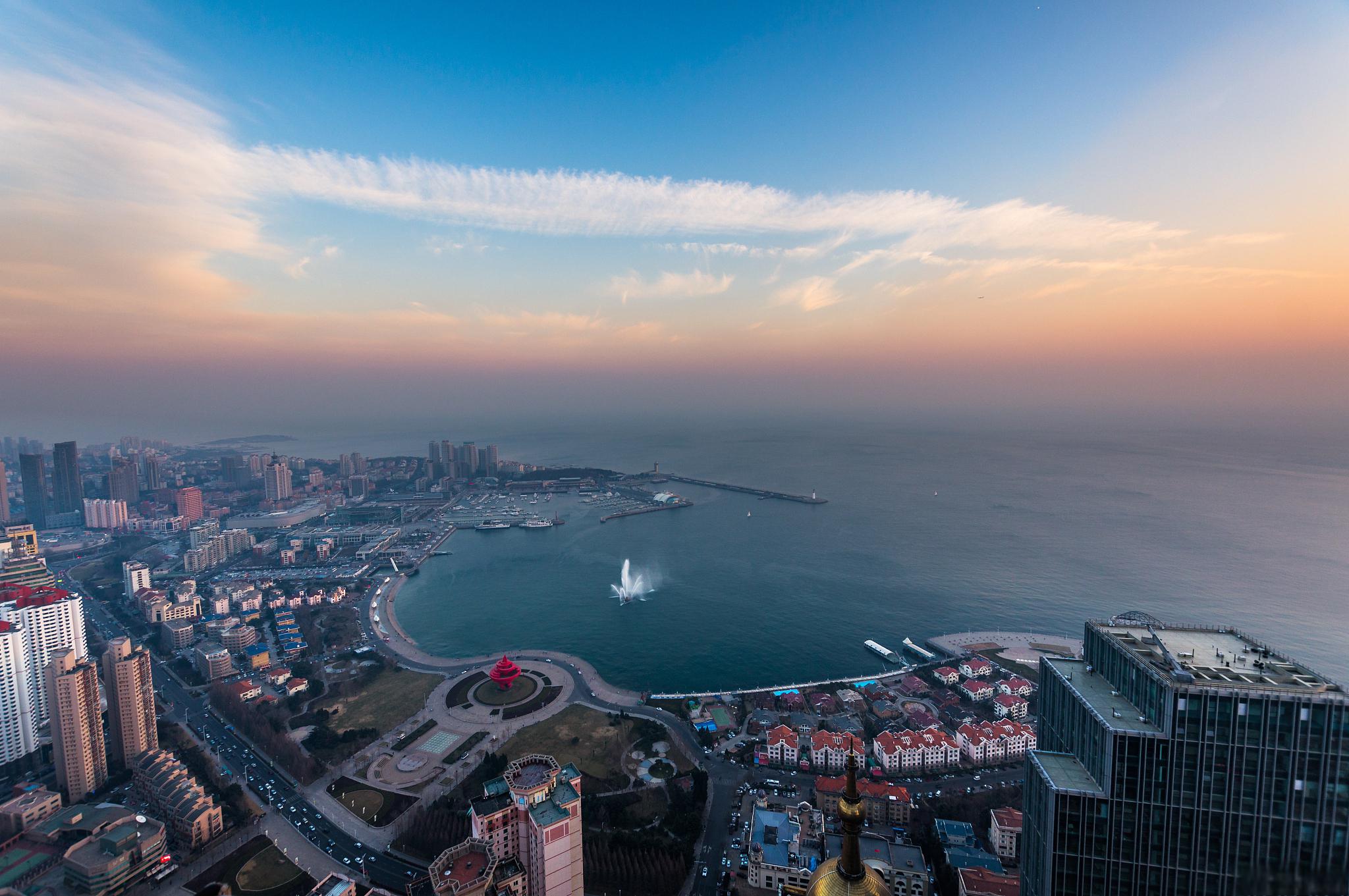 烟台旅游攻略 烟台是中国山东省的一个沿海城市,拥有丰富的自然和人文