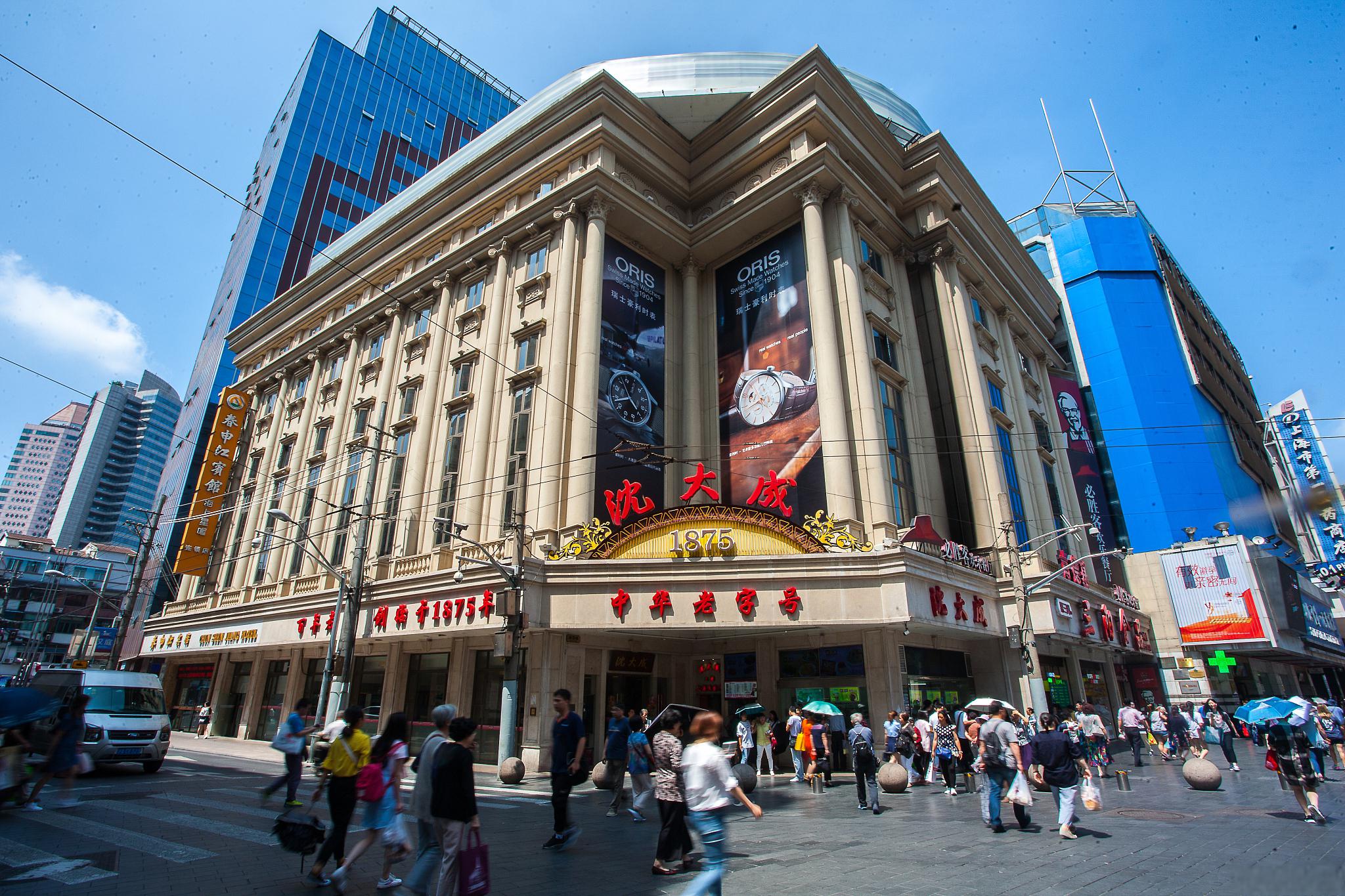 在这个繁华的大都市里,有很多值得一去的打卡景点.