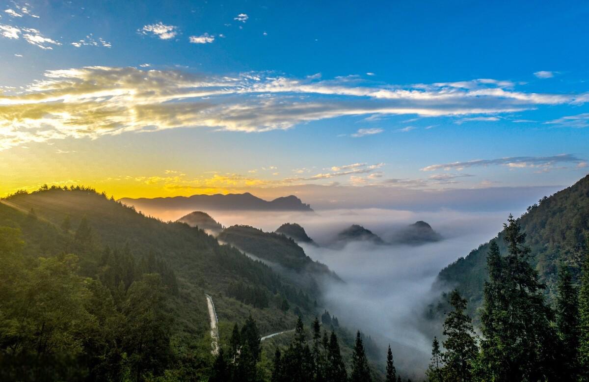 贵州铜仁,一片美景 贵州铜仁,一片风光旖旎的美景,如同一幅精美的画卷