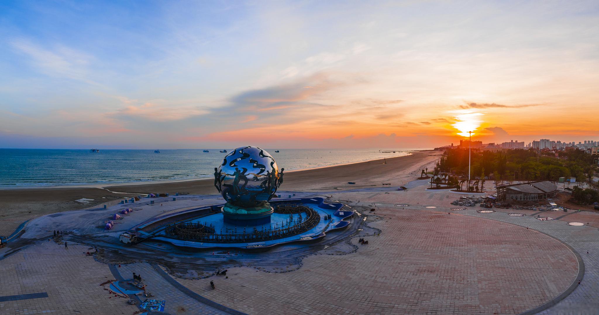 下面我将为你详细介绍北戴河的旅游景点,美食,交通和住宿等方面,帮助