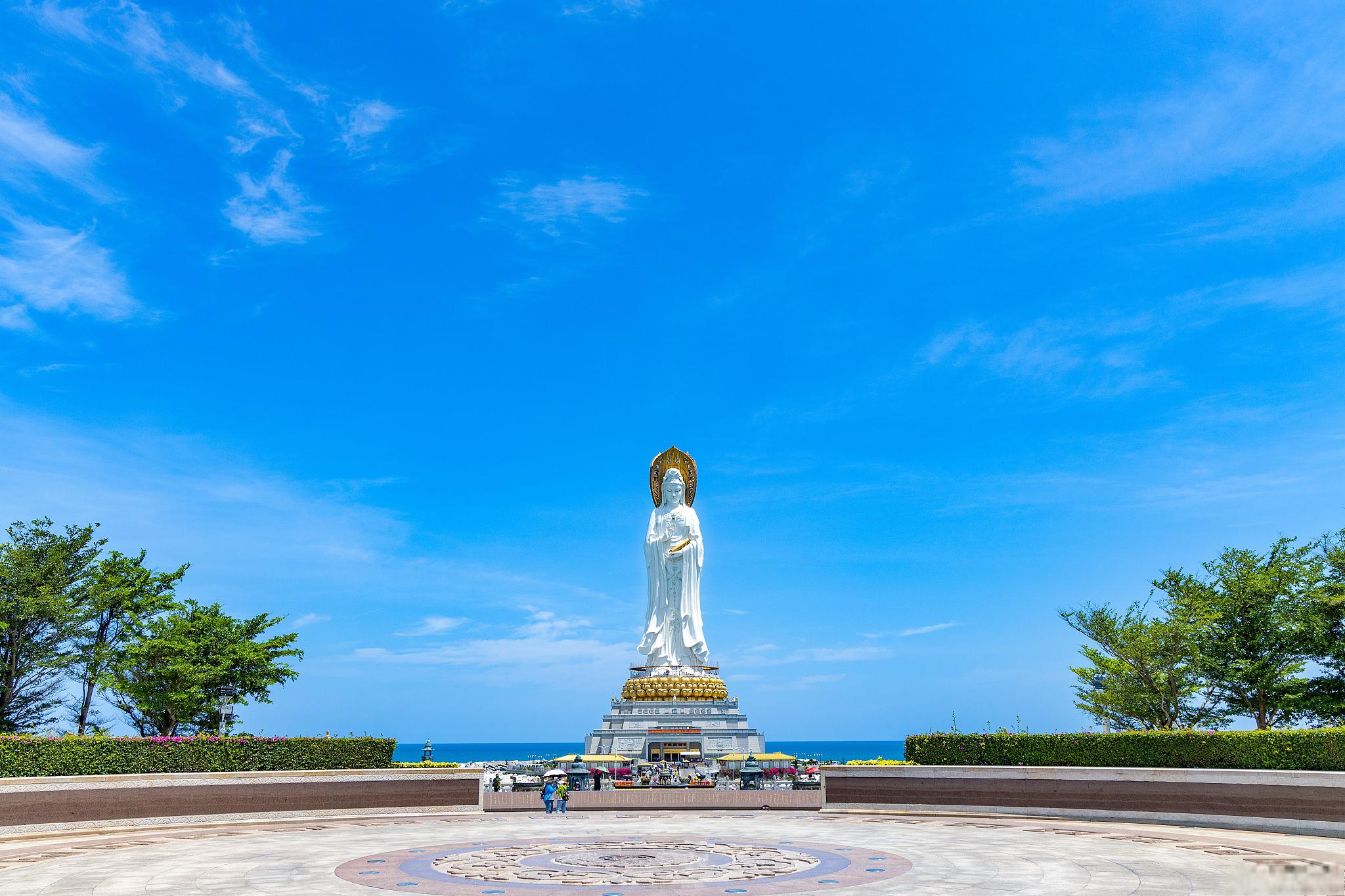 南山文化旅游区的风景和花费 南山文化旅游区坐落在三亚市郊的南山