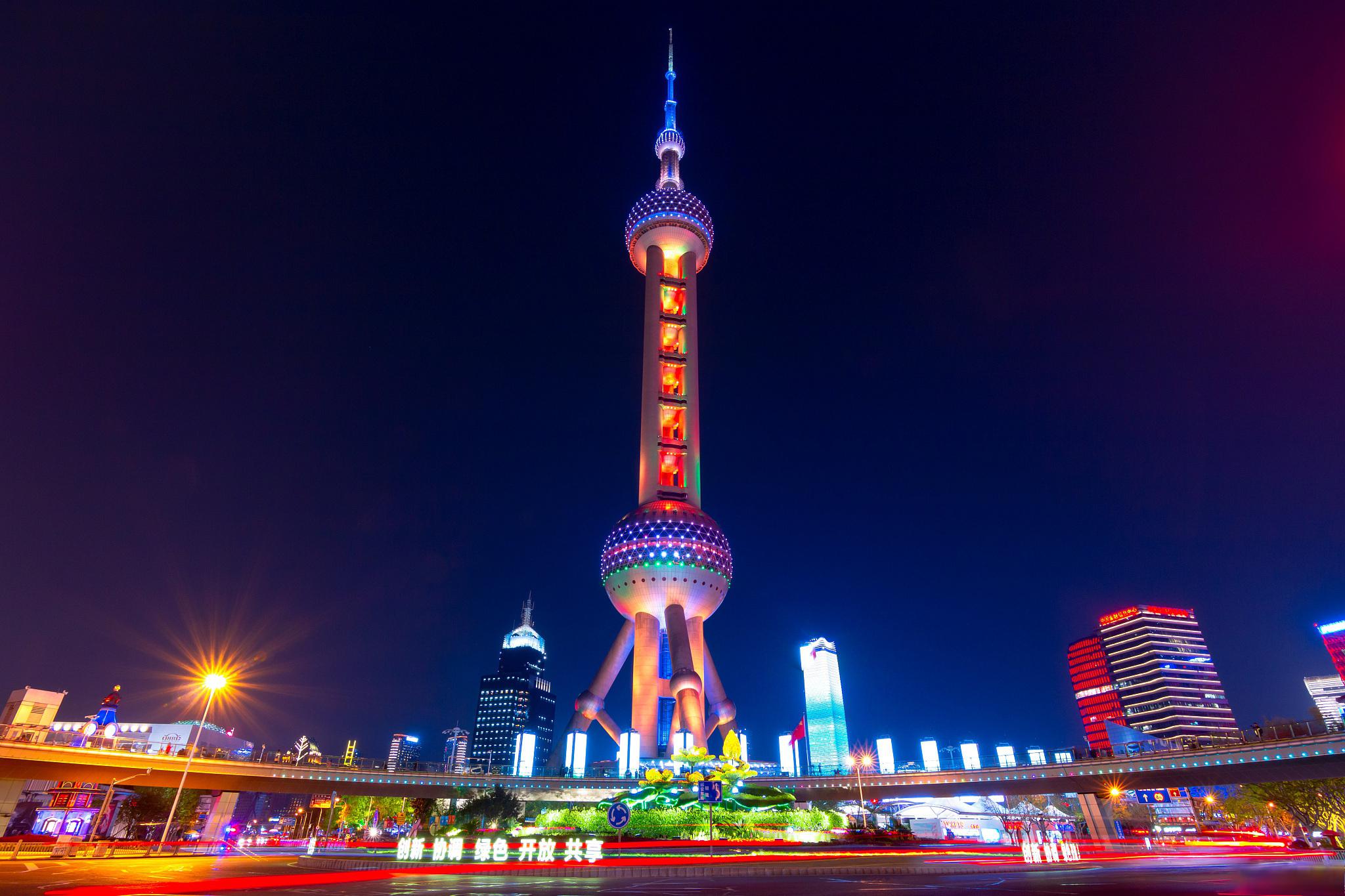 国庆夜景游,东方明珠塔带你领略上海之美 在这个丹桂馥郁,秋风送爽的