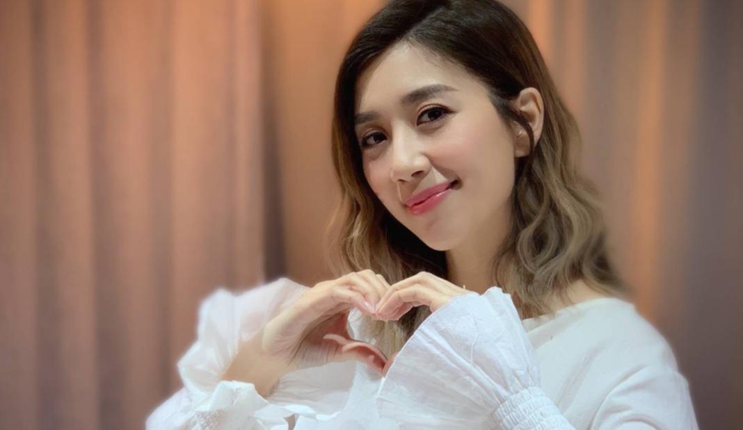 40岁tvb花旦黄智雯突然官宣结婚,与老公爱情长跑长达十多年,两人旨滗