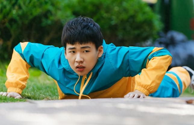 郭汾阳晒欧洲豪宅富丽堂皇,哥哥郭麒麟却没有房子 郭汾阳享受着无忧无