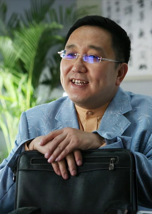 演员句号:爱情跨越年龄和身份的障碍 演员句号娶了比