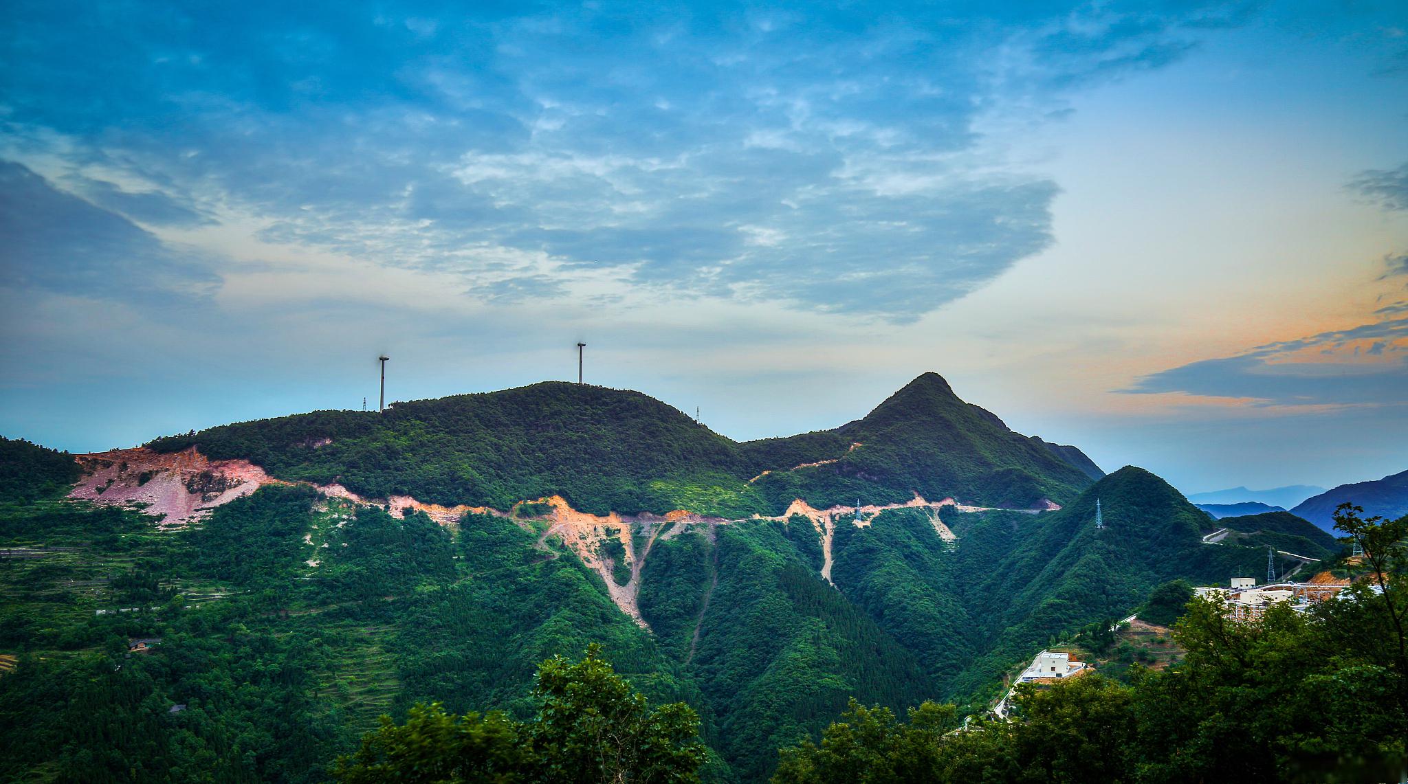 是宁波市最著名的山脉之一,也是浙江省的旅游胜地之一