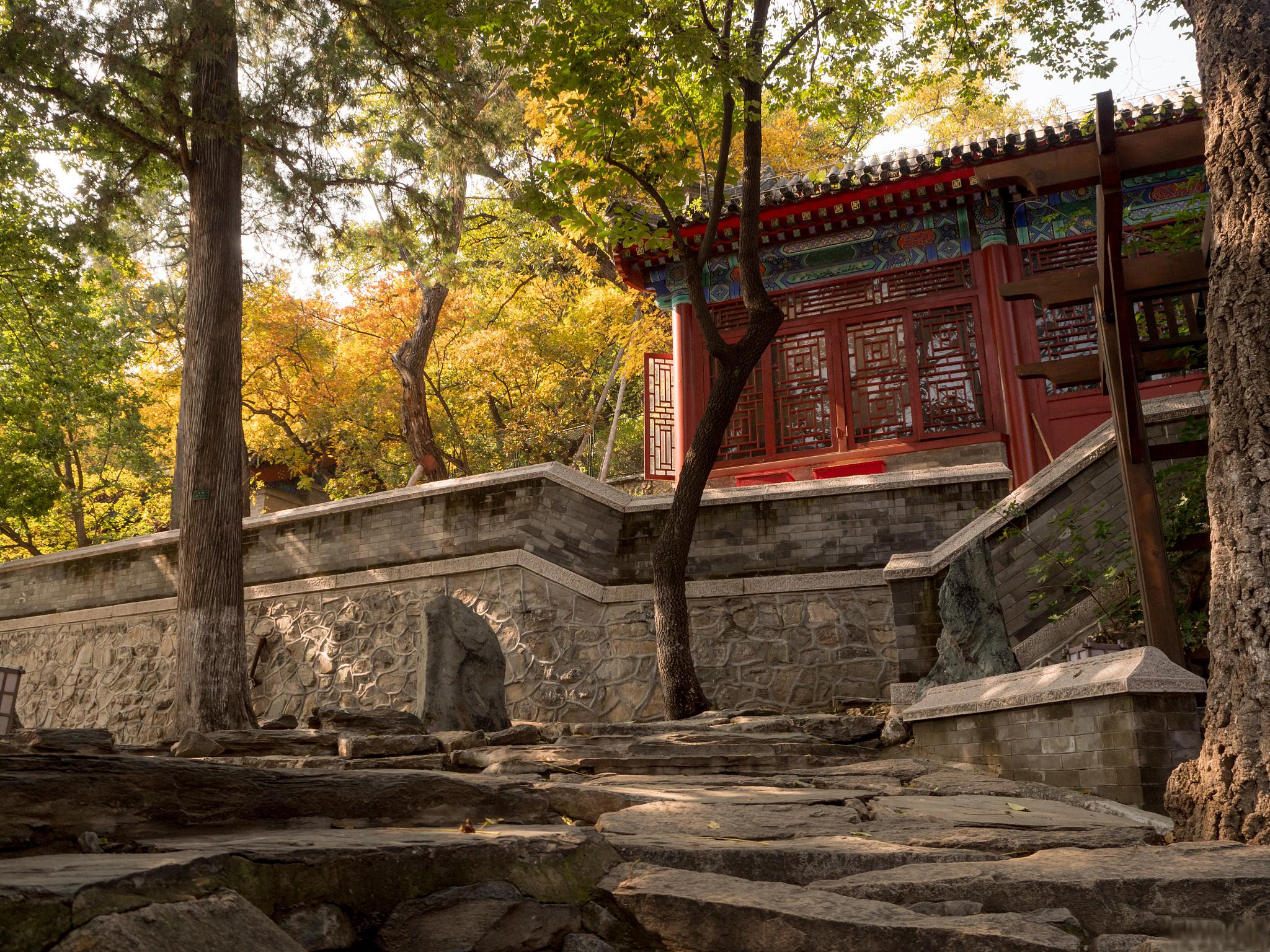 北京香山公园景点介绍 北京香山公园位于北京市海淀区香山南山,是一座