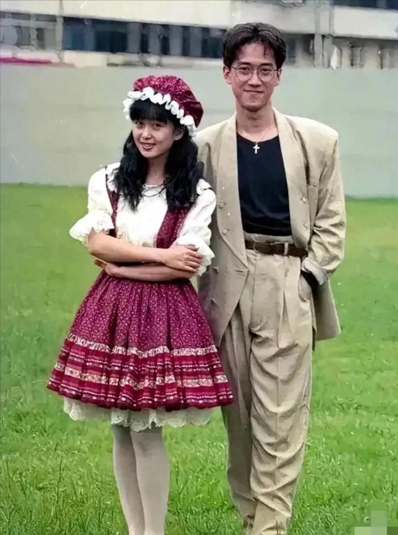 孟庭苇和周传雄的故事 孟庭苇和周传雄的合照,见证了他们的青春岁月和