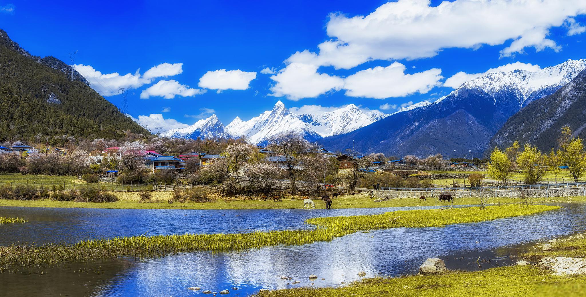 措普沟——康巴第一圣湖 措普沟地处甘孜藏族自治州的巴塘县北部,属于
